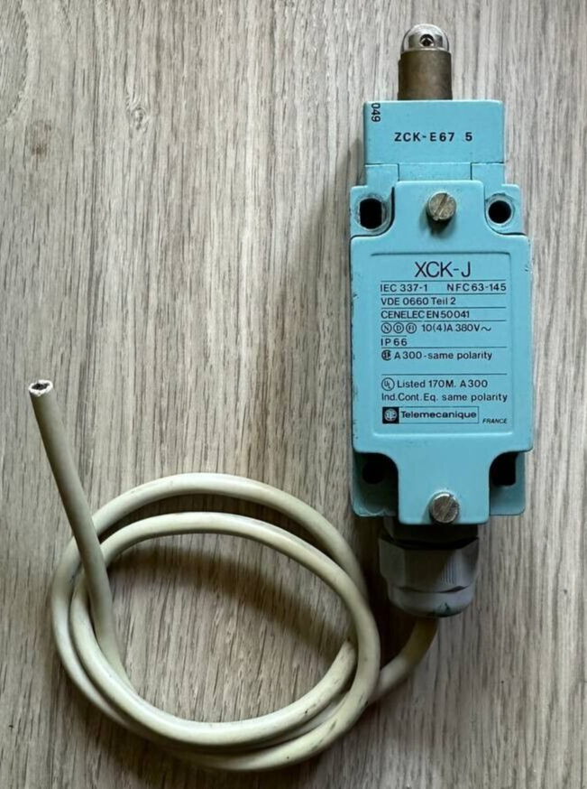 2x Telemecanique Endschalter XCK-J NFC63-145 Schließer / Öffner  380V / 10A